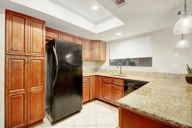 Building Photo - 8504 Mesa Dr