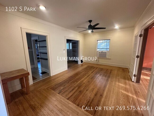 Building Photo - 1102 S Park-