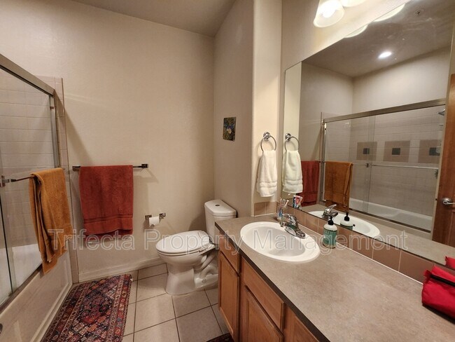 Building Photo - 5220 Boardwalk Dr