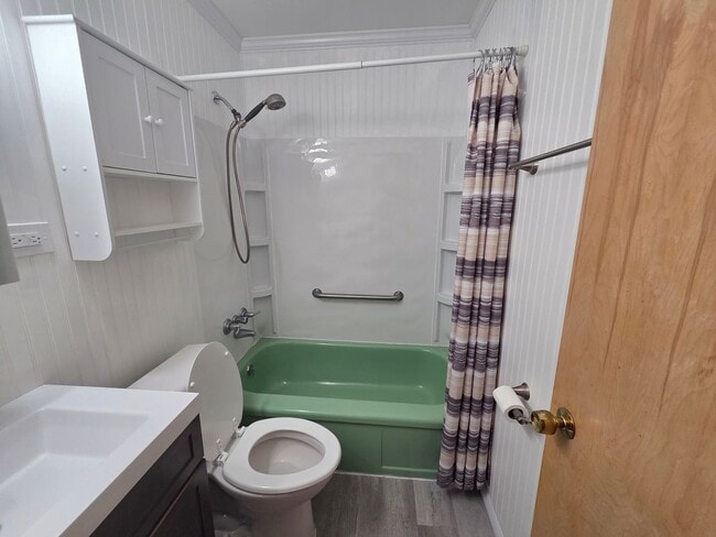 Building Photo - Charming Westside ranch with updates throu...