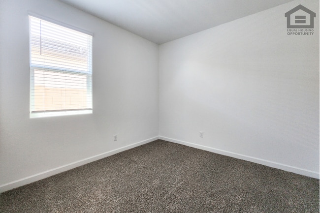 Building Photo - 40110 W Shaver Dr