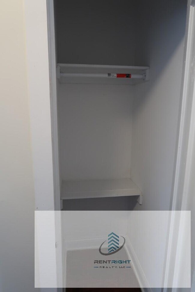 Building Photo - 1 bedroom in CHICAGO IL 60626