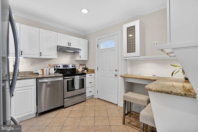 Building Photo - 6015 Ticonderoga Ct