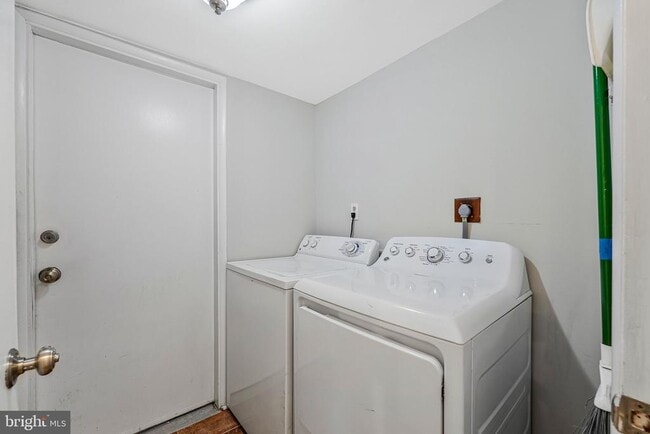 Building Photo - 1016 Trinity Gate St