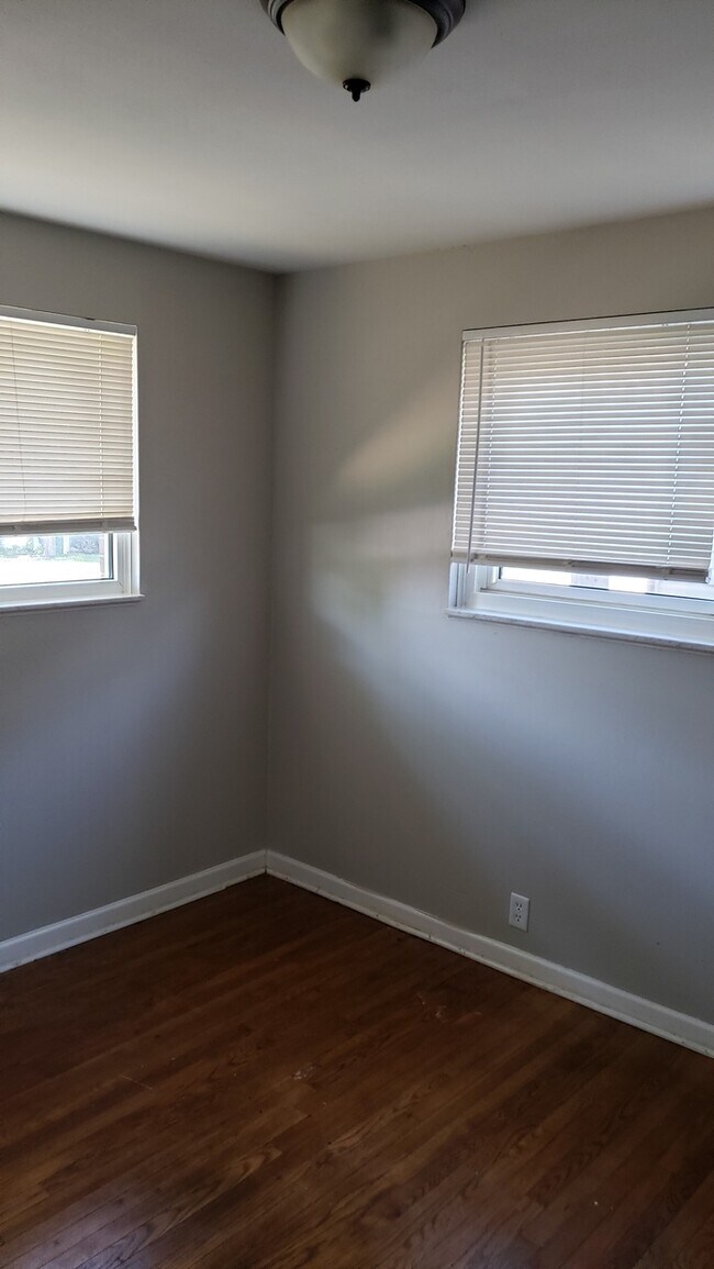 Building Photo - 10418 Monarch Dr Saint Louis, MO 63136