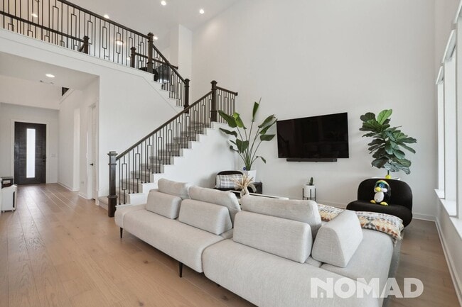 Building Photo - Spacious 5BR House in Buda
