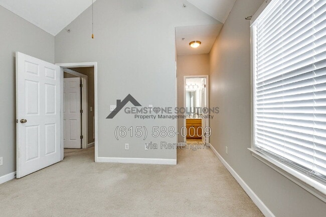 Building Photo - 1012 McKenna Dr