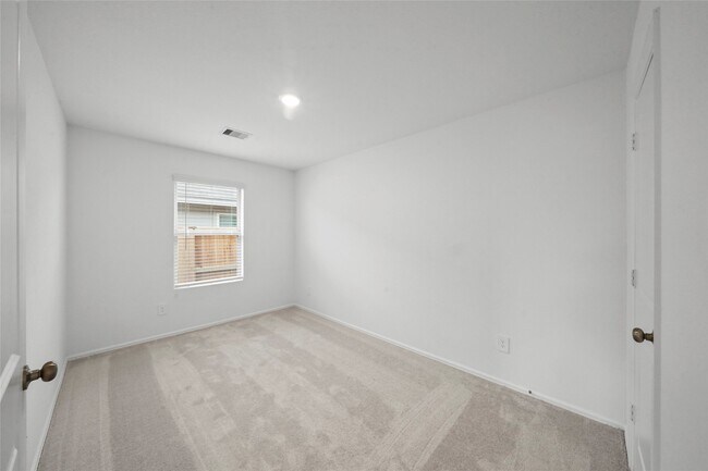 Building Photo - 1440 Las Cuevas Dr