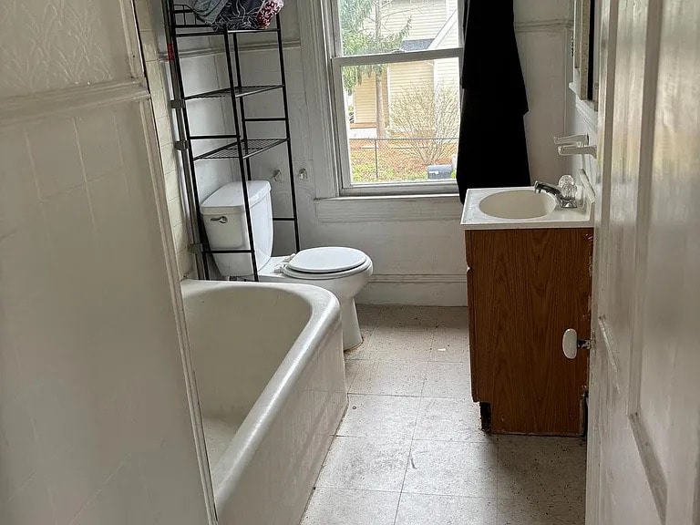 Bathroom - 307 N Governors Ave