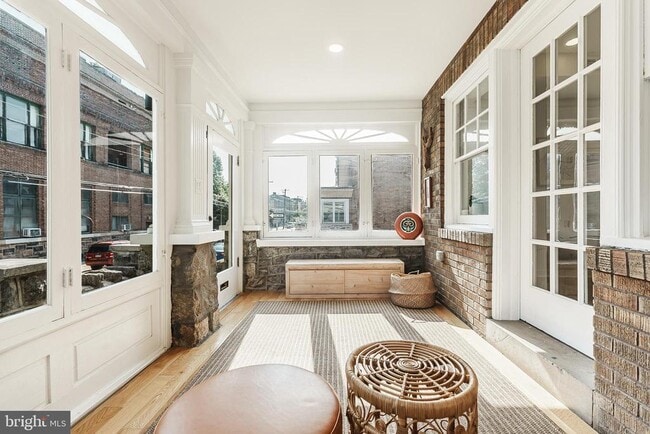 Building Photo - 2058 Poplar St