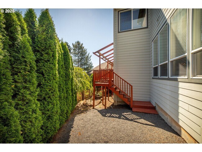 Building Photo - 5630 SW Kruse Ridge Dr