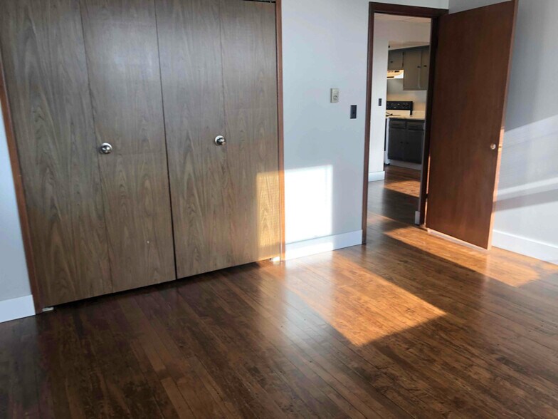 Building Photo - 16 N Hill St