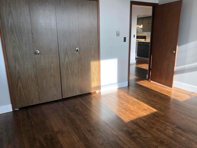 Building Photo - 16 N Hill St