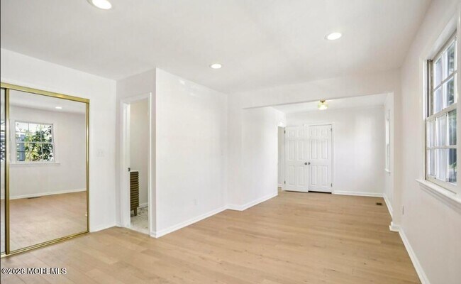 Building Photo - 99 Ravine Dr