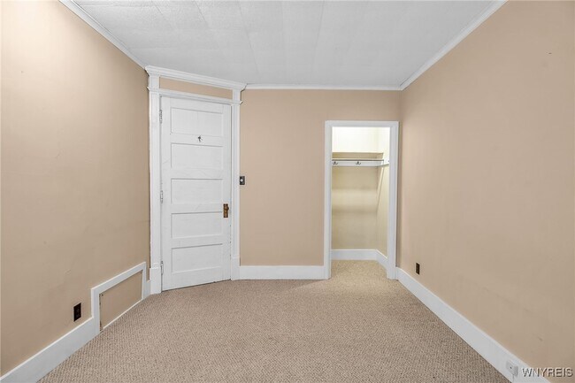 Building Photo - 530 Linwood Ave