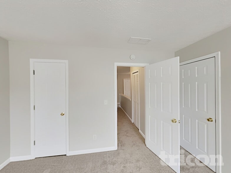 Building Photo - 936 Edgewood Ln