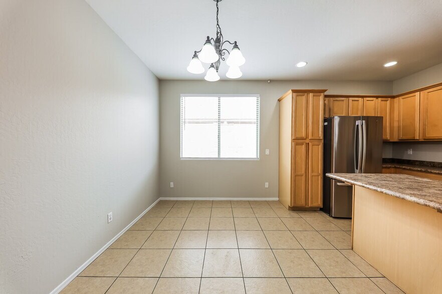 Building Photo - 7612 S 68th Dr