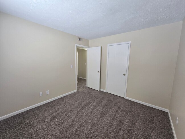 Building Photo - Nice, Recently Renovated, 3 Bedrooms, 1 Bath, Brick Ranch Home available Now! Located on a Cul de...