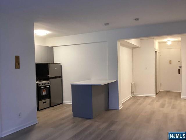 Building Photo - 2160 Center St