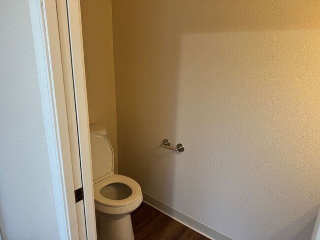 Building Photo - Stunning 2 Bed, 2.5 Bath Townhouse — Fully Renovated!