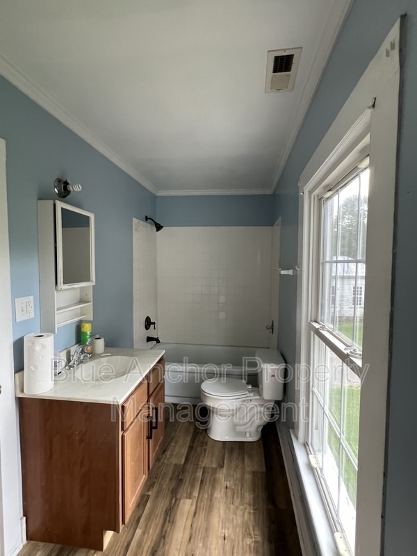 Building Photo - 610 Jenkins Ave