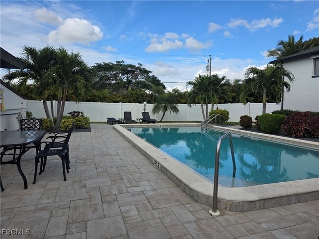 Building Photo - 1507 Cape Coral Pkwy W