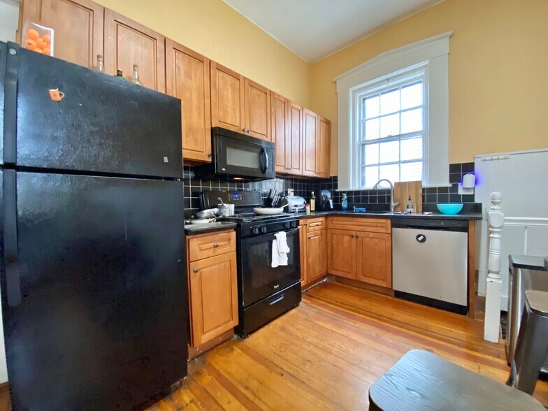 Building Photo - 139 Hillside St