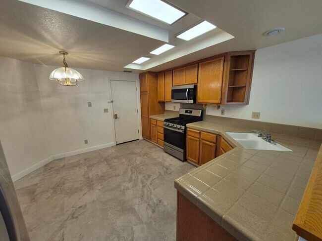 Building Photo - Charming Townhome in Prime San Ramon Location