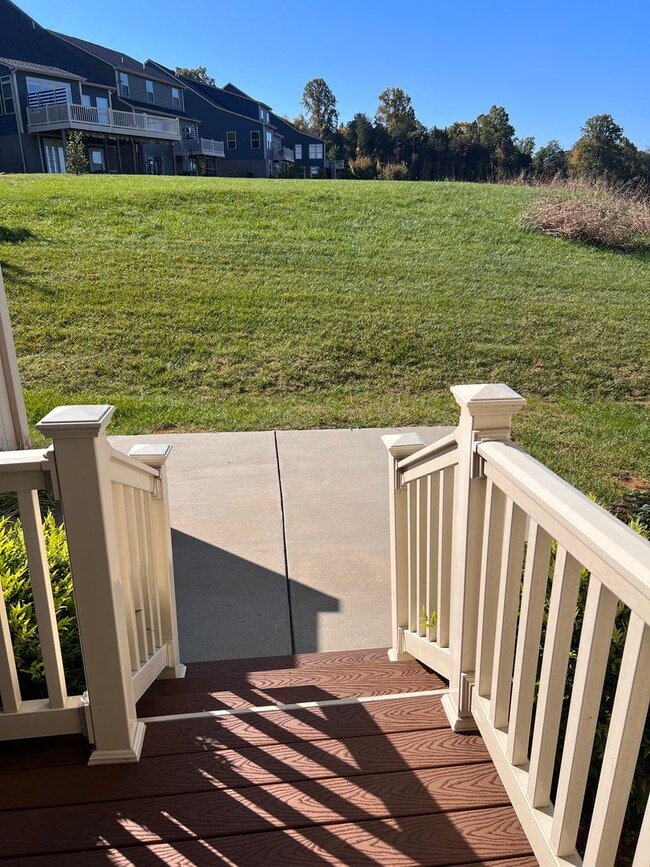 Building Photo - 818 Oval Park Ln