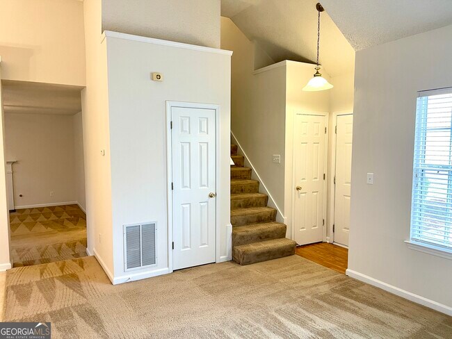 Building Photo - 490 Cherry Branch Ln