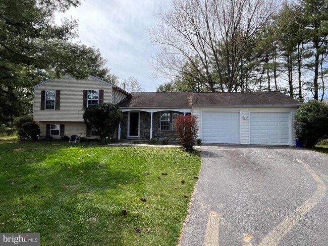 Building Photo - 15705 Anamosa Dr
