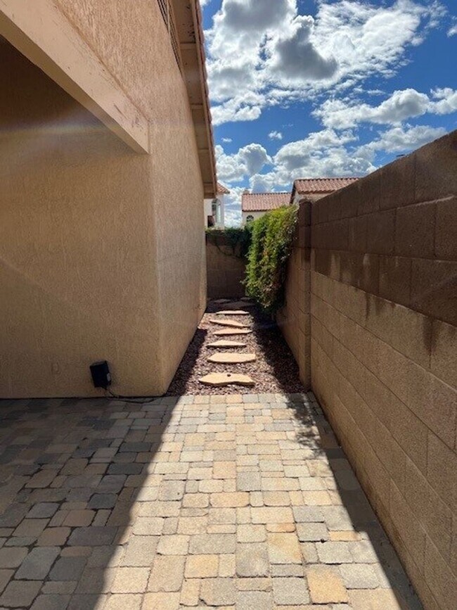 Building Photo - Coming Soon! Scottsdale Home 3/2 Bed/Bath - Available Now!