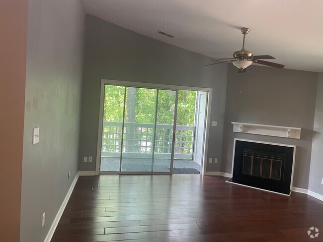Building Photo - 4110 Sedgewood Dr