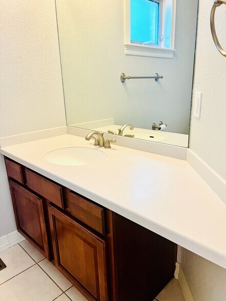 En-suite bathroom - 2317 Decatur St