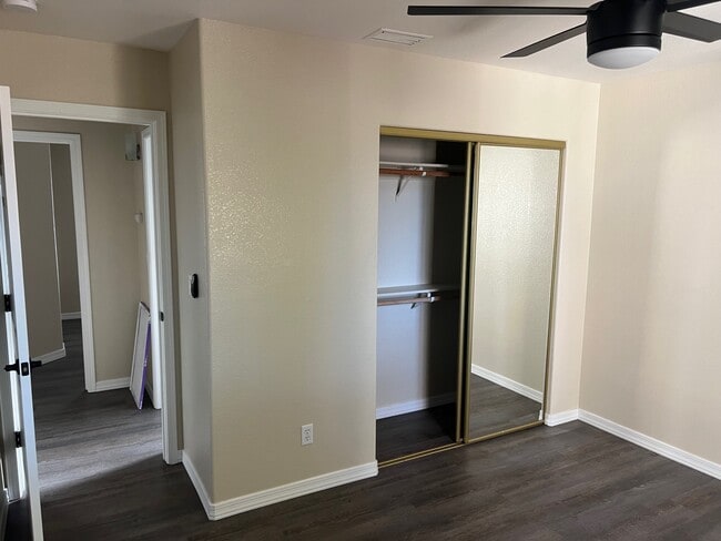 Building Photo - 3691 Tarpon Dr