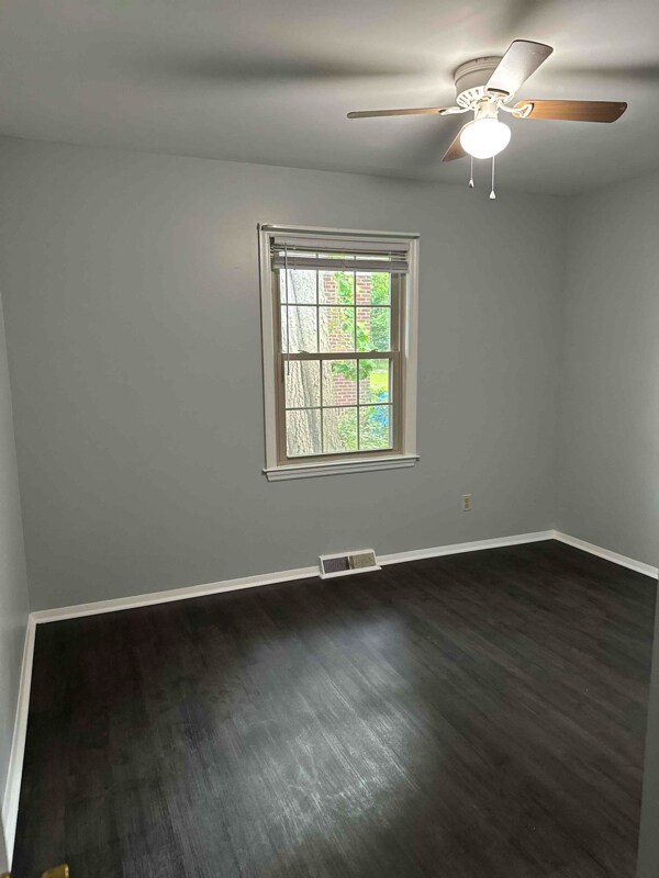 Building Photo - 1310 Queens Rd