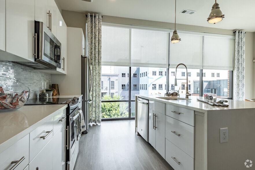 2BR, 2BA - 1257SF - The Local on 14th