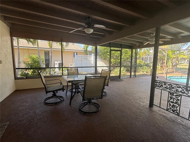 Building Photo - 819 S Gondola Dr