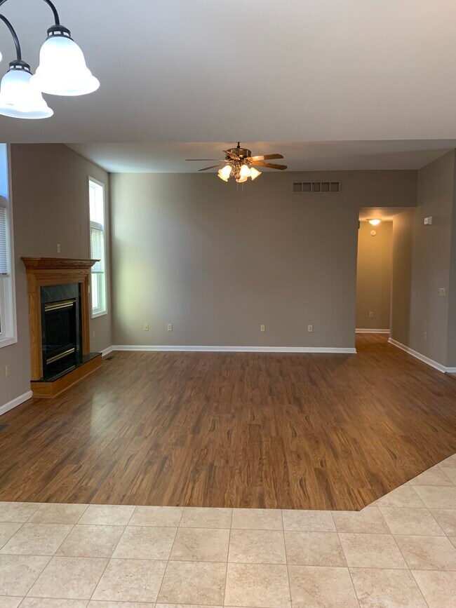 Family room - 259 E Center St