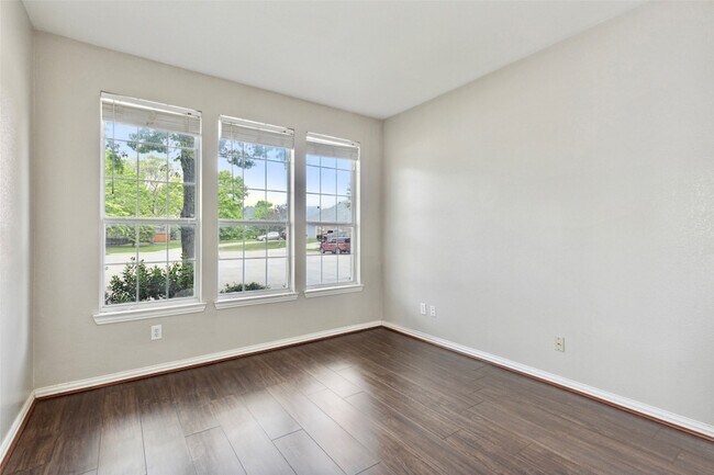 Building Photo - 1506 Mossy Glen Ct