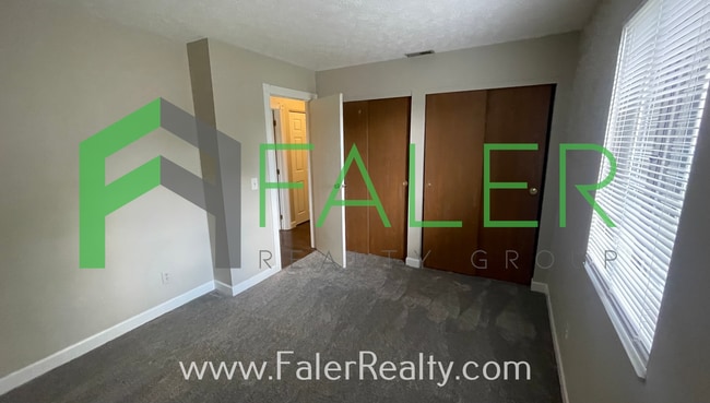 Building Photo - Freshly Updated 2nd Floor Condo