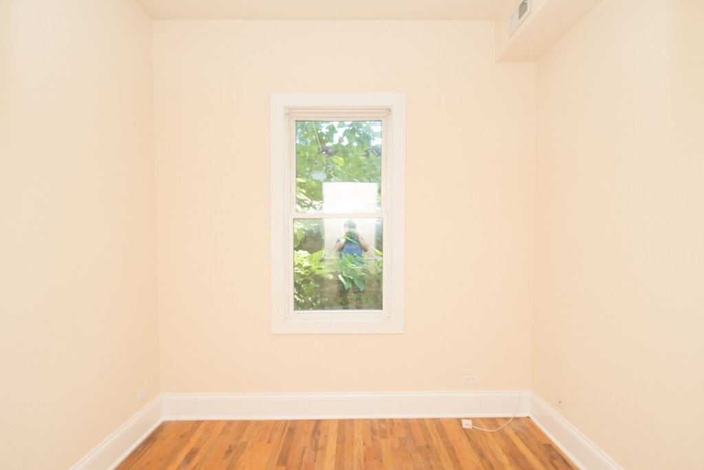 Building Photo - 1324 W Roscoe St