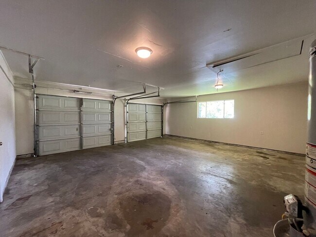 Building Photo - 1302 9th St