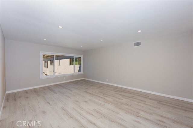 Building Photo - 232 W Linden Ave