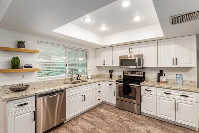 Building Photo - 2530 W Obispo Cir