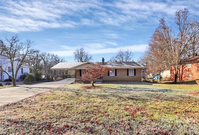 Building Photo - 526 Julia Ave