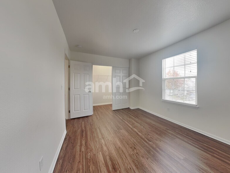 Building Photo - 1134 Sunbird Ave