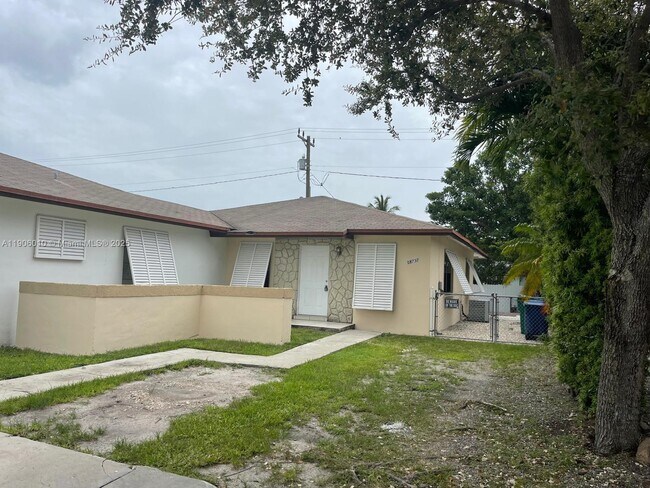 Building Photo - 18737 SW 100th Ave