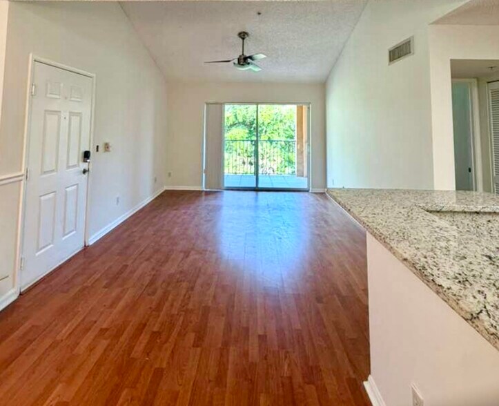 Building Photo - 1270 Wildwood Lakes Blvd