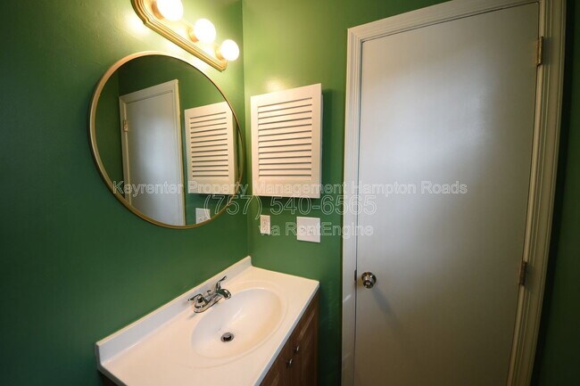 Building Photo - 1549 River Creek Crescent